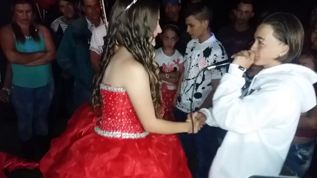 Hermano Le Dedica Canción A Su Hermana En Sus 15's.