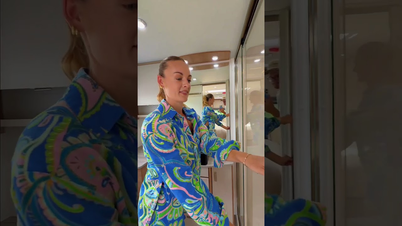 OFF GRID&hellip;BUT MAKE IT LUXURY 🚐 #vantour #motorhometour #rvlife #offgrid #jayco