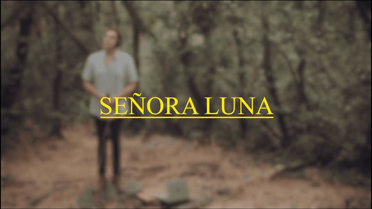 Señora Luna (Lyric Video)