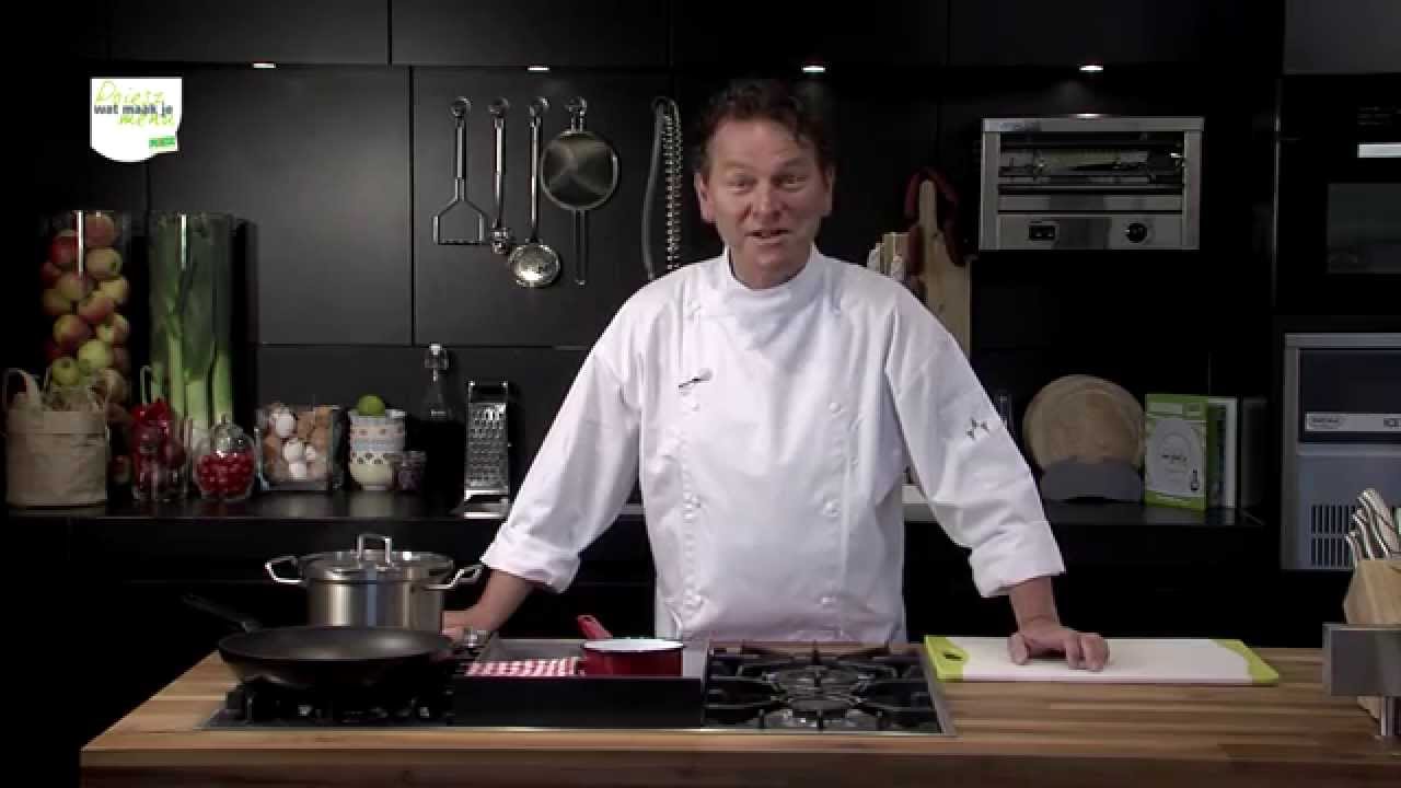 Holsteiner schnitzel met kartoffelsalat en gemengde salade