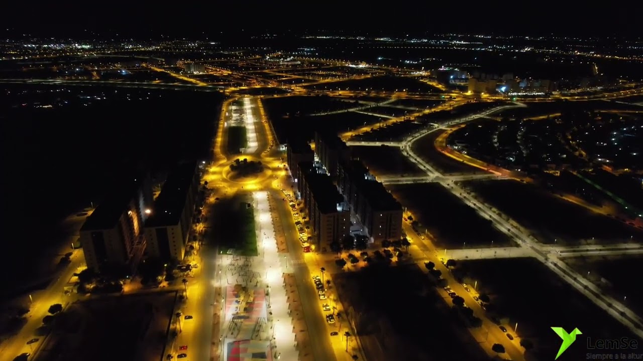 Montequinto (Dos Hermanas). Sevilla. Vistas nocturnas desde dron.