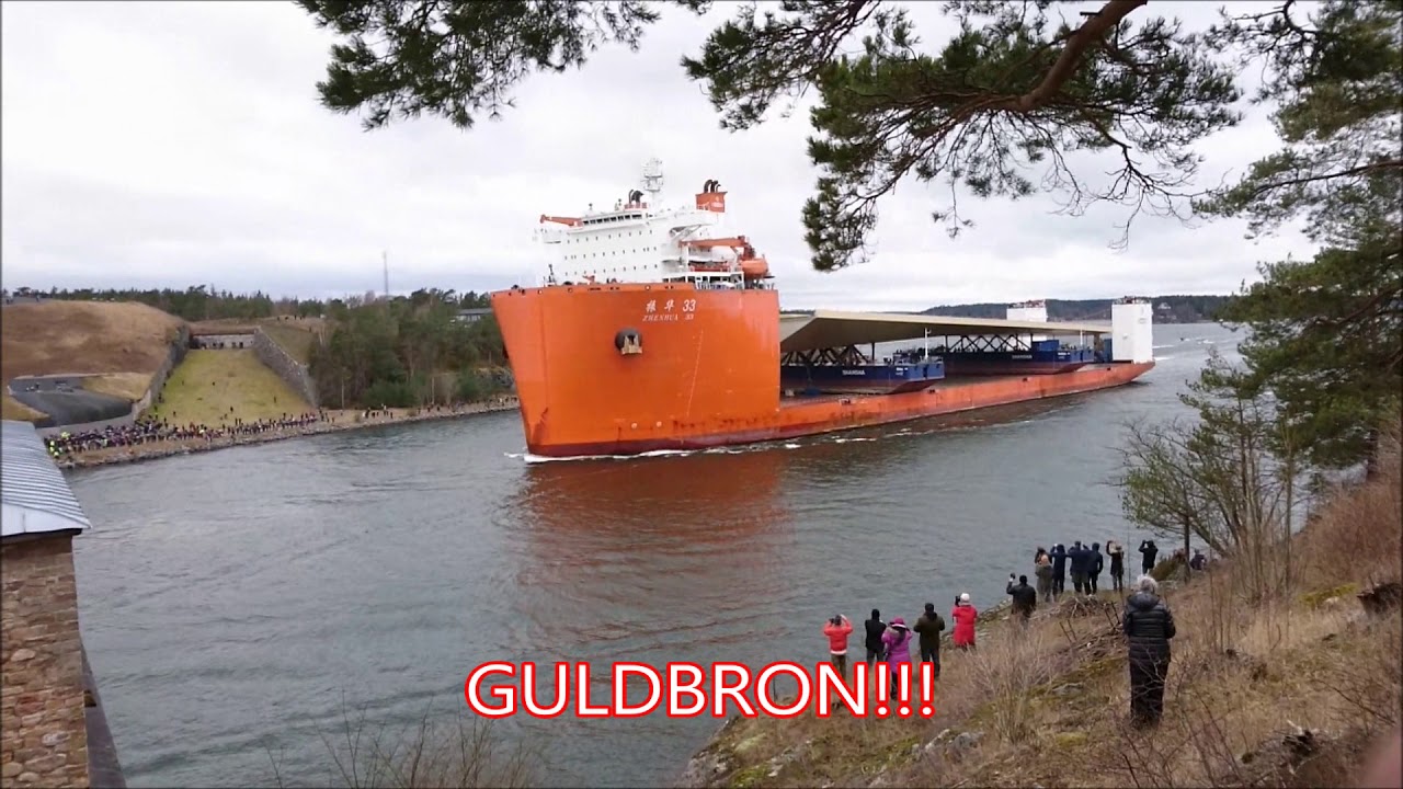 Guldbron från Kina passerar Oxdjupet mot Slussen Stockholm - 11 mar 2020