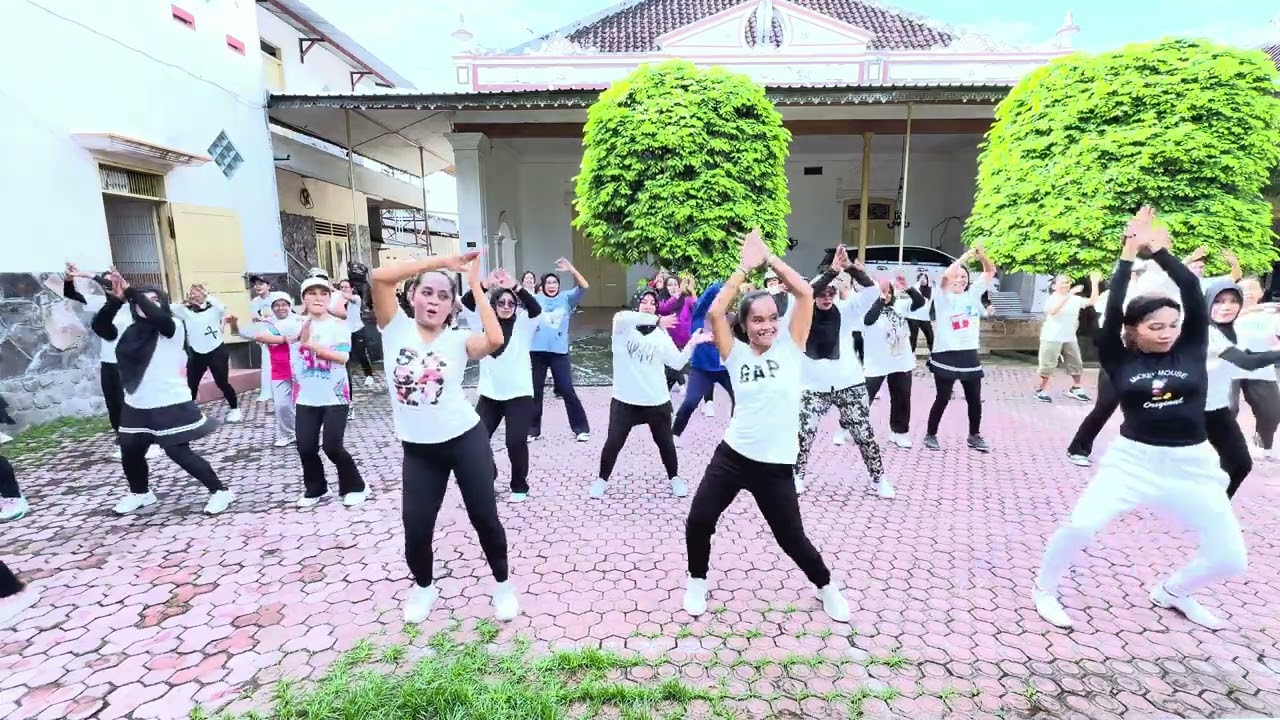 Kata Pujangga - Rhoma Irama ( India Cover )|| Senam Kreasi - Joget Asik || Choreo : Simona