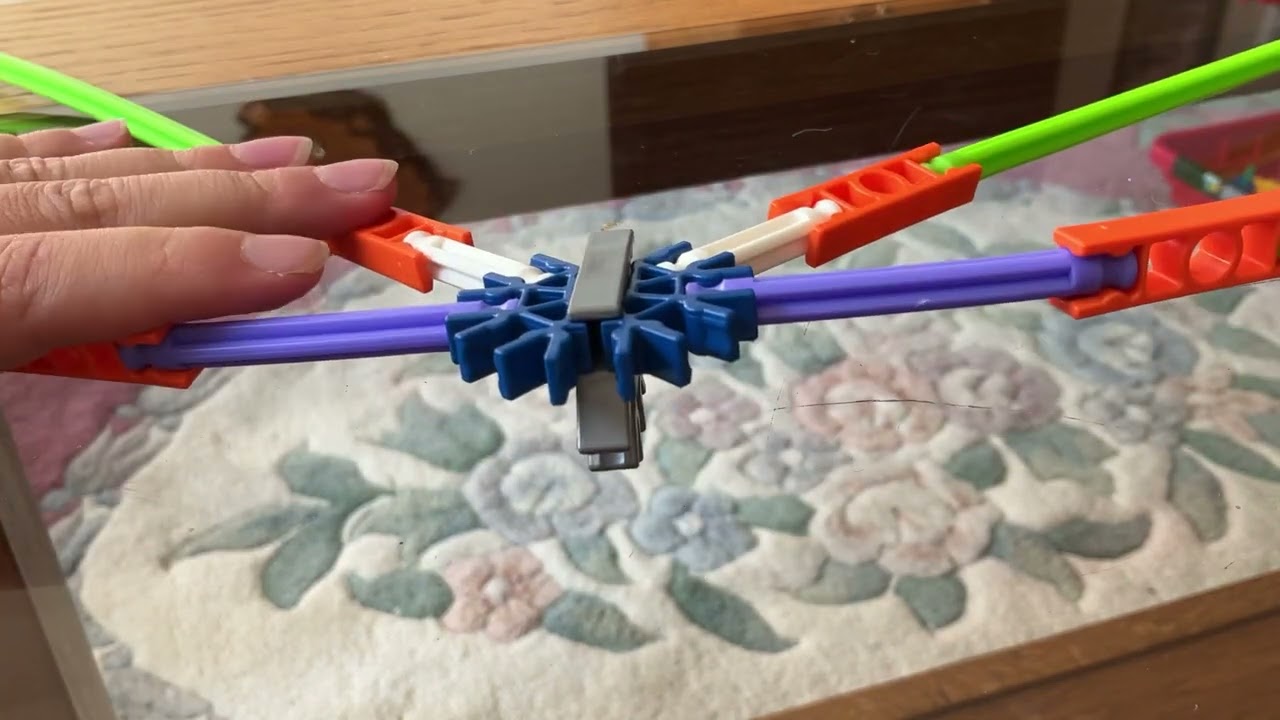 How to make a bow in K&rsquo;nex