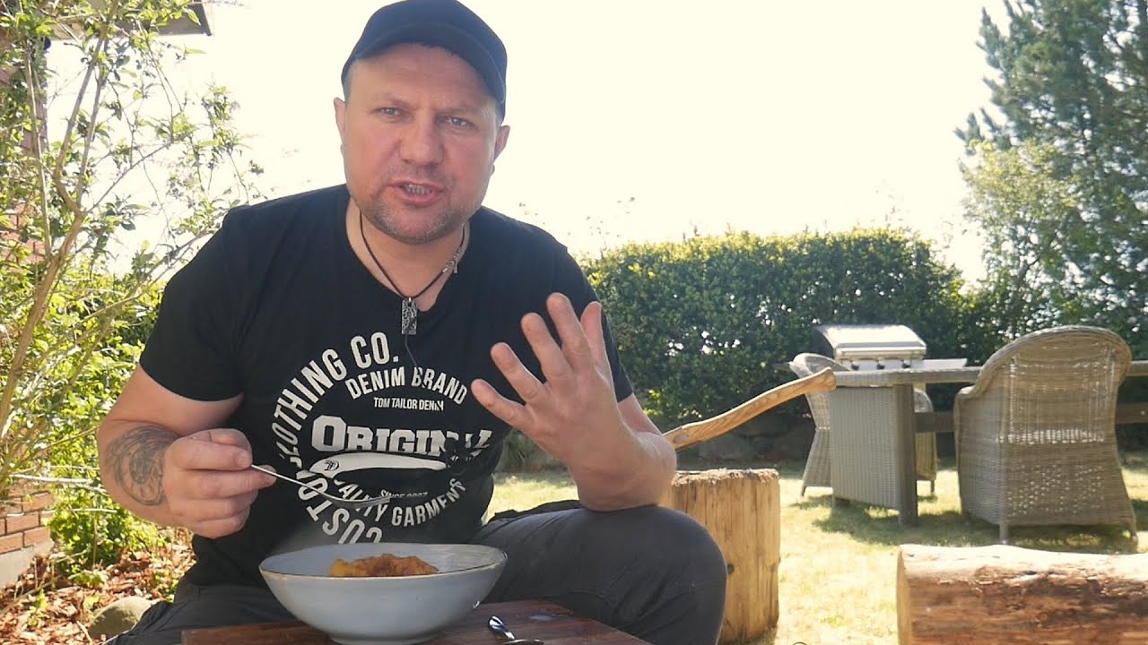 Żeberka duszone z młodą kapustą w kociołku  /Oddaszfartucha