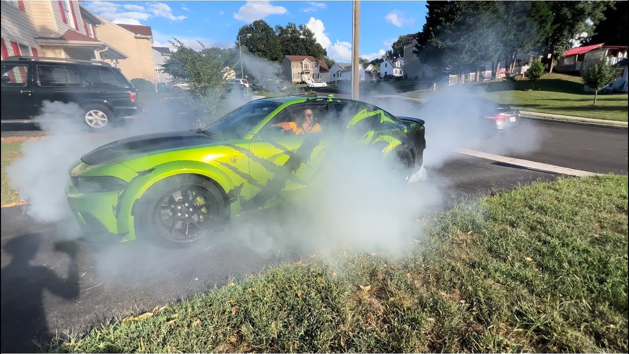 Я позволил маме 1К сесть за руль 900-сильного Hellcat… Она сгорела