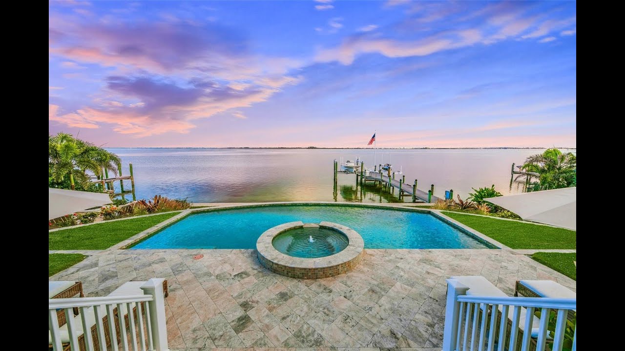 641 Key Royale Drive | HOLMES BEACH Real Estate