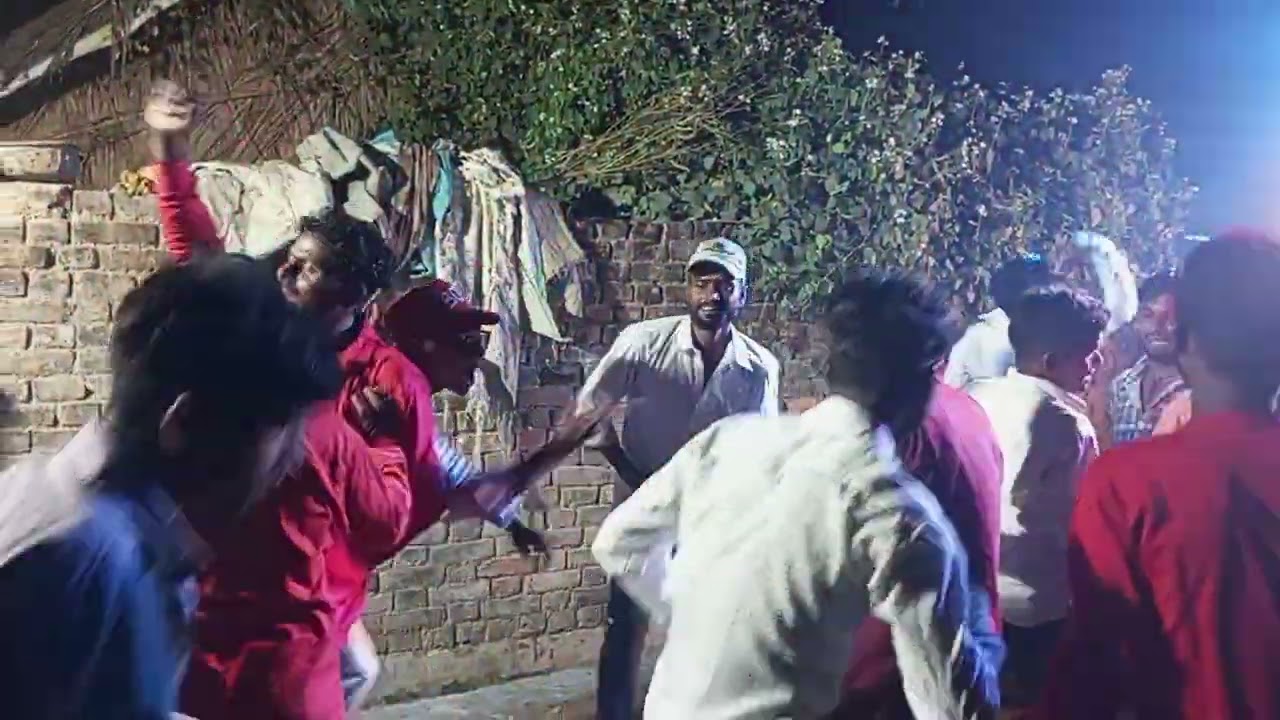 Mere goan me shadi thi to sare ladke bahut tagdi dance kar rhe hai 😱😱