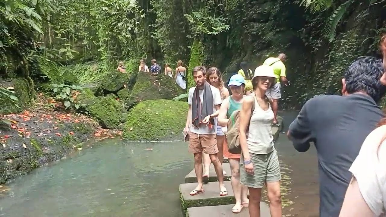 SAKING BANYAKNYA KAUM EROPA ~ BALI SEPERTI KEHIDUPAN KAMPUNG BULE