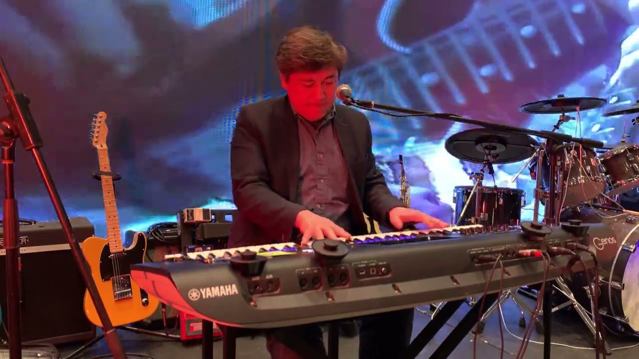 Bohemian Rhapsody Queen Cover on Yamaha Genos, Mark Wilburn live @ Tom Lee Music Richmond Xmas2023