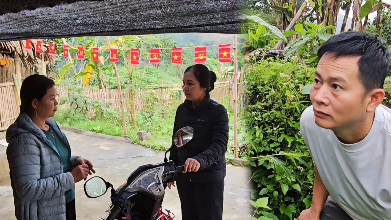 Huong's mother came to Tuyet's house looking for him, but he quickly hid