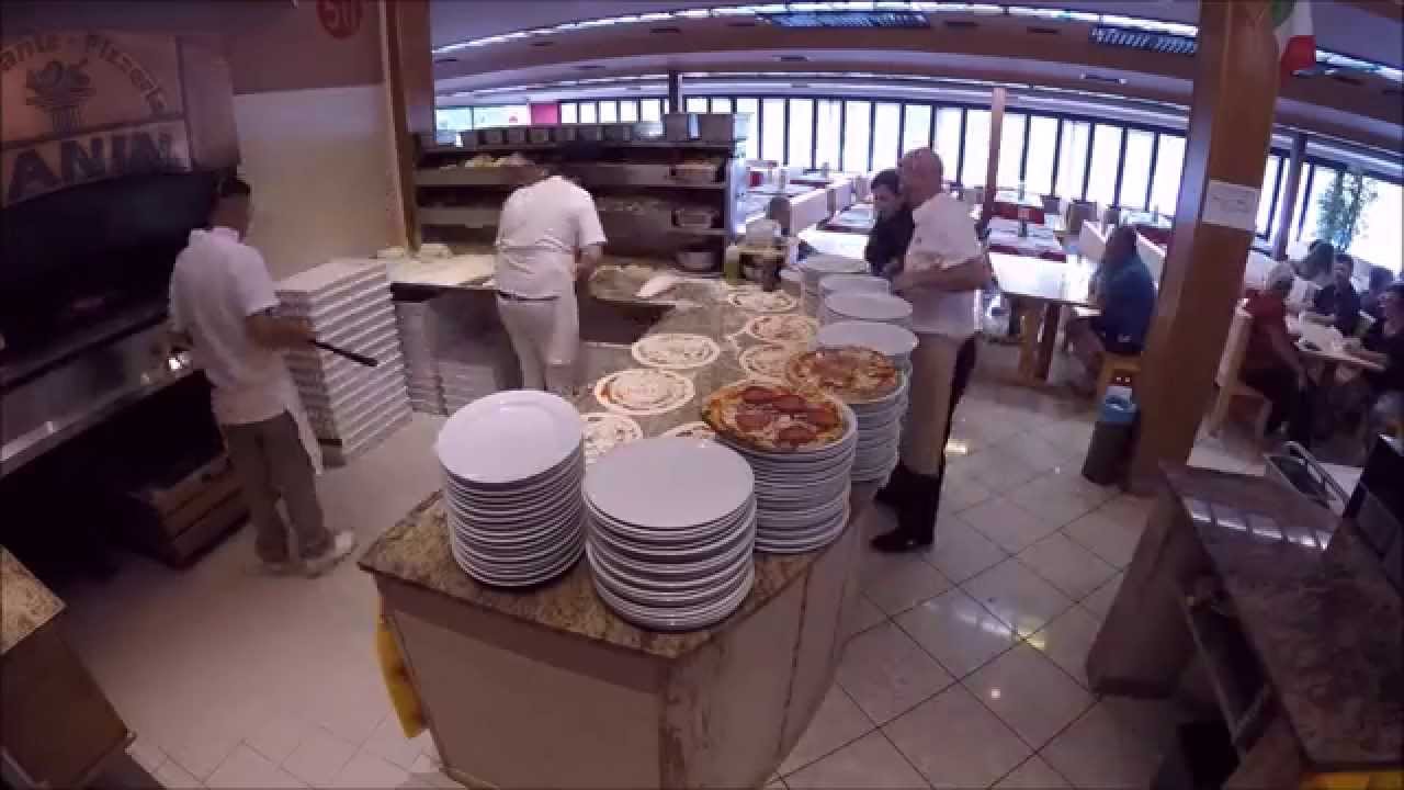 Restaurant pizzeria Vanin inside pizza staff work