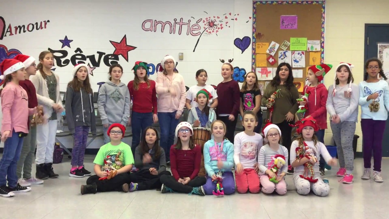 Les élèves de la chorale de l'école Louis-Lafortune chantent Noël