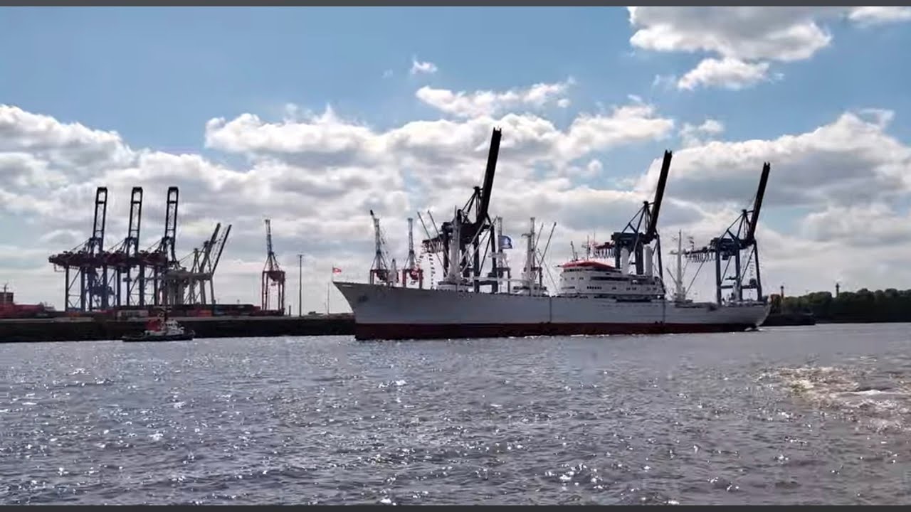 Cap San Diego kehrt vom Ausflug zurück #hafengeburtstag 2024