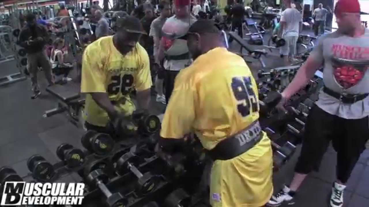 Training Videos | Dexter Jackson trains shoulders