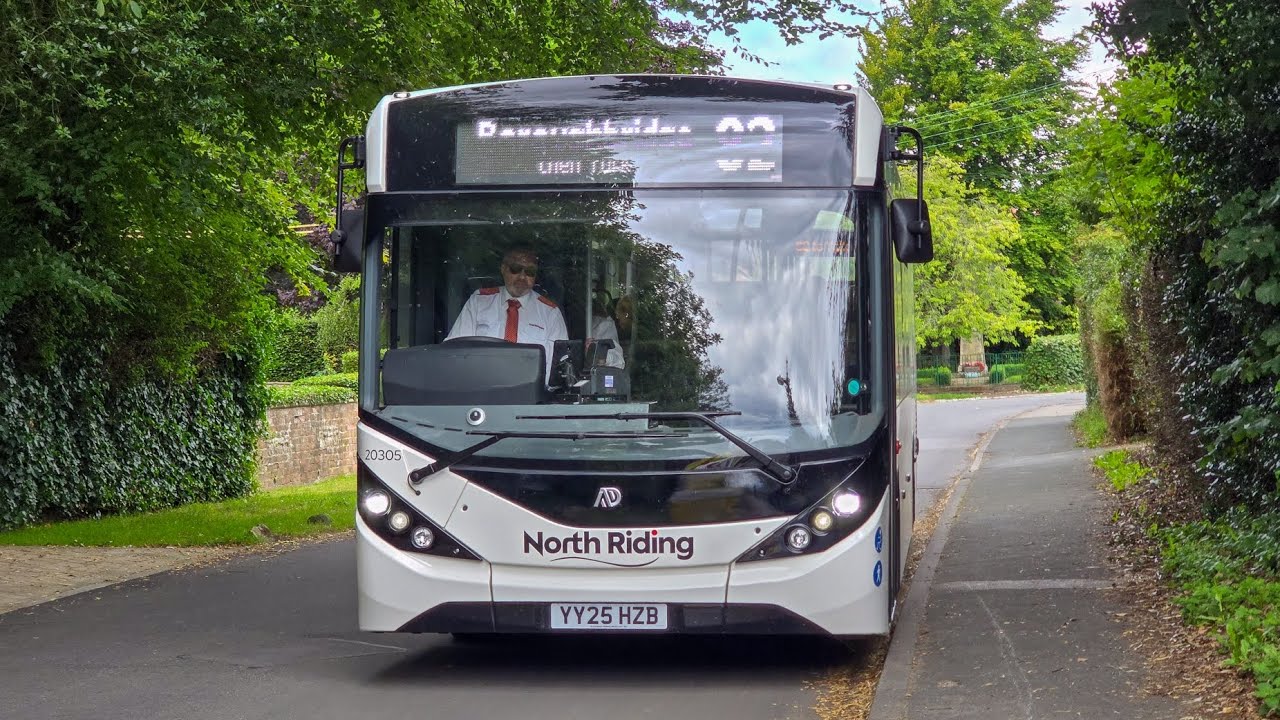 (Go Ahead Group) East Yorkshire Motor Services 20305 YY25HZB On 82 To York