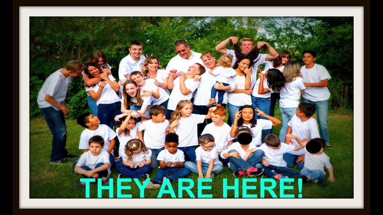 THEY ARE HERE! | 30 PEOPLE IN OUR HOUSE!