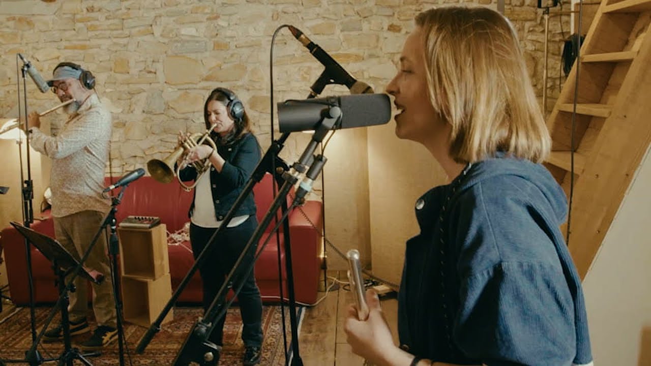 Miss Bee & The Bullfrogs - ONCE YOU LOSE ME (IT’S FOREVER) - Live Session