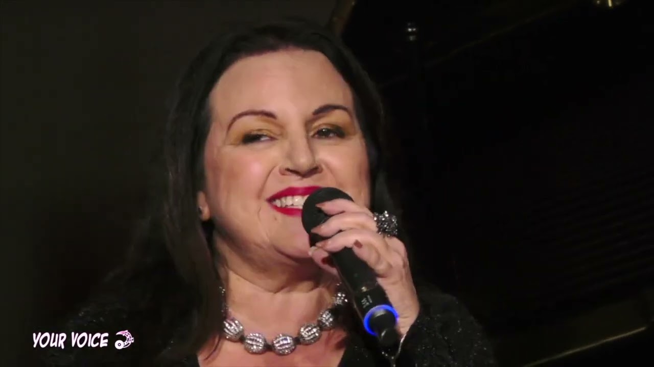 Mina Tramontano canta FEELING BETTER