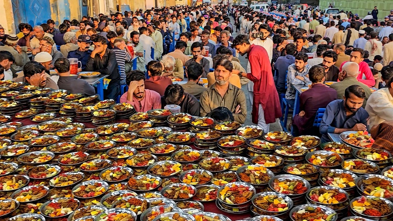 RAMADAN STREET FOOD KARACHI PAKISTAN! BIGGEST RAMADAN IFTAR ! TOP VIRAL VIDEO COLLECTION OF RAMADAN