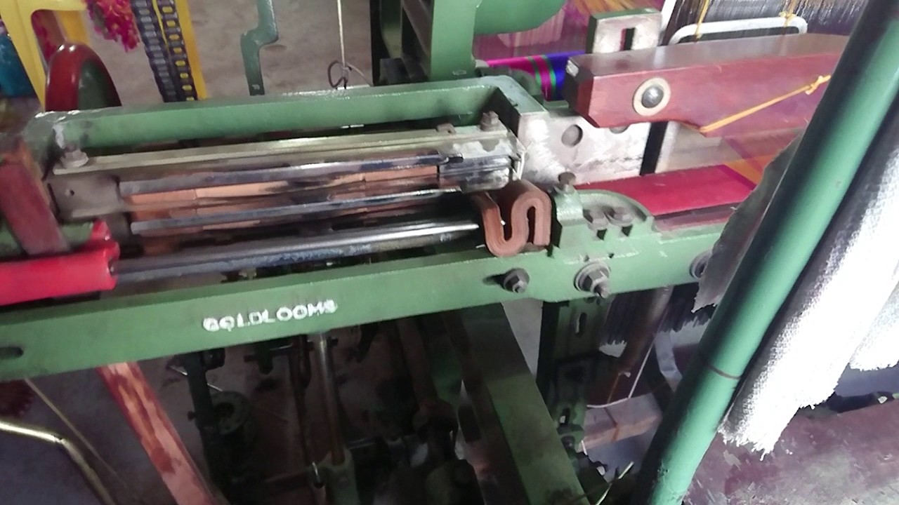 Detail of under pick looms shuttle action
