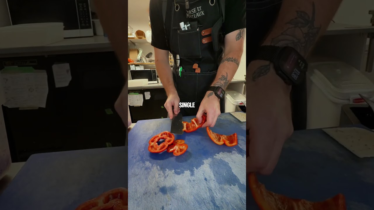 The worst way to cut a pepper 🫑