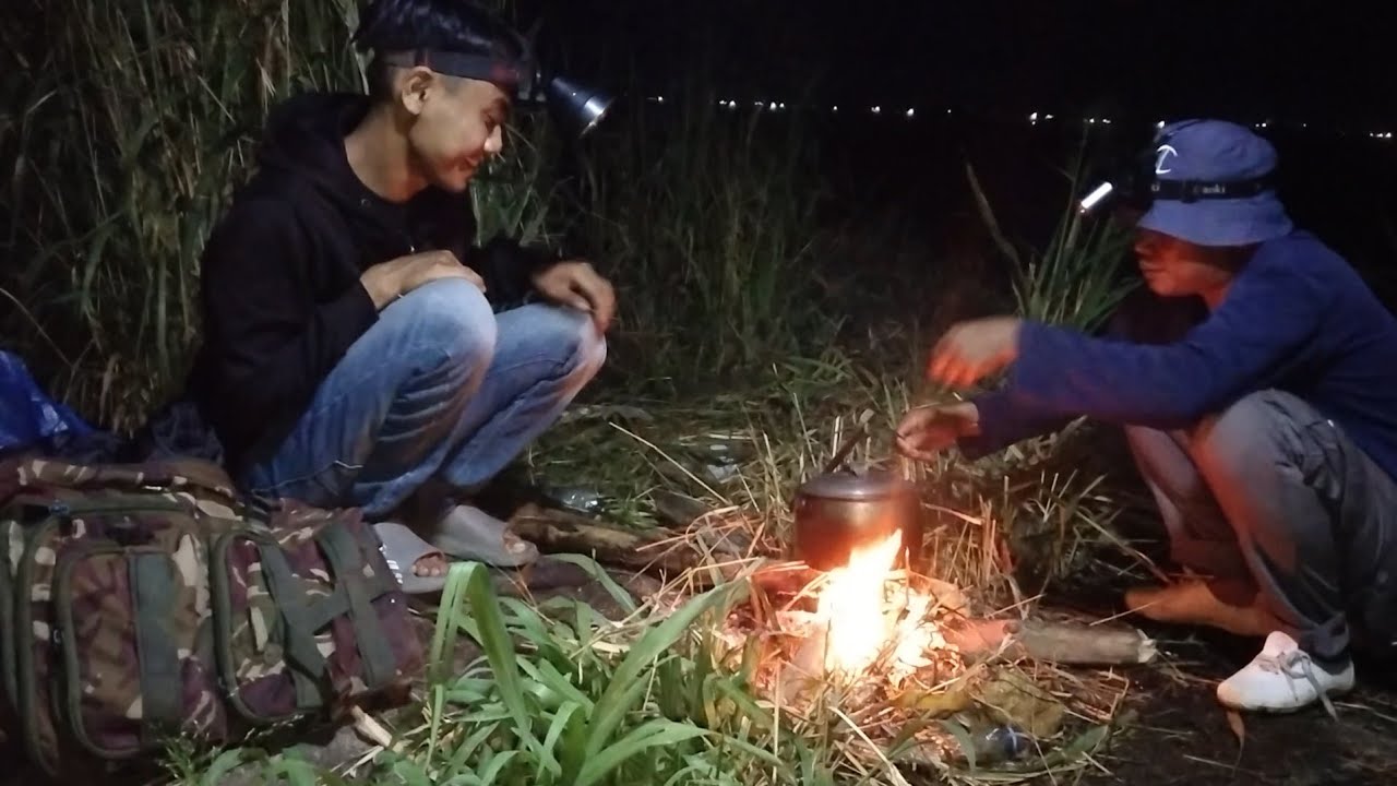 Camping di alam terbuka Berpetualang di malam hari || fishing camping and cooking