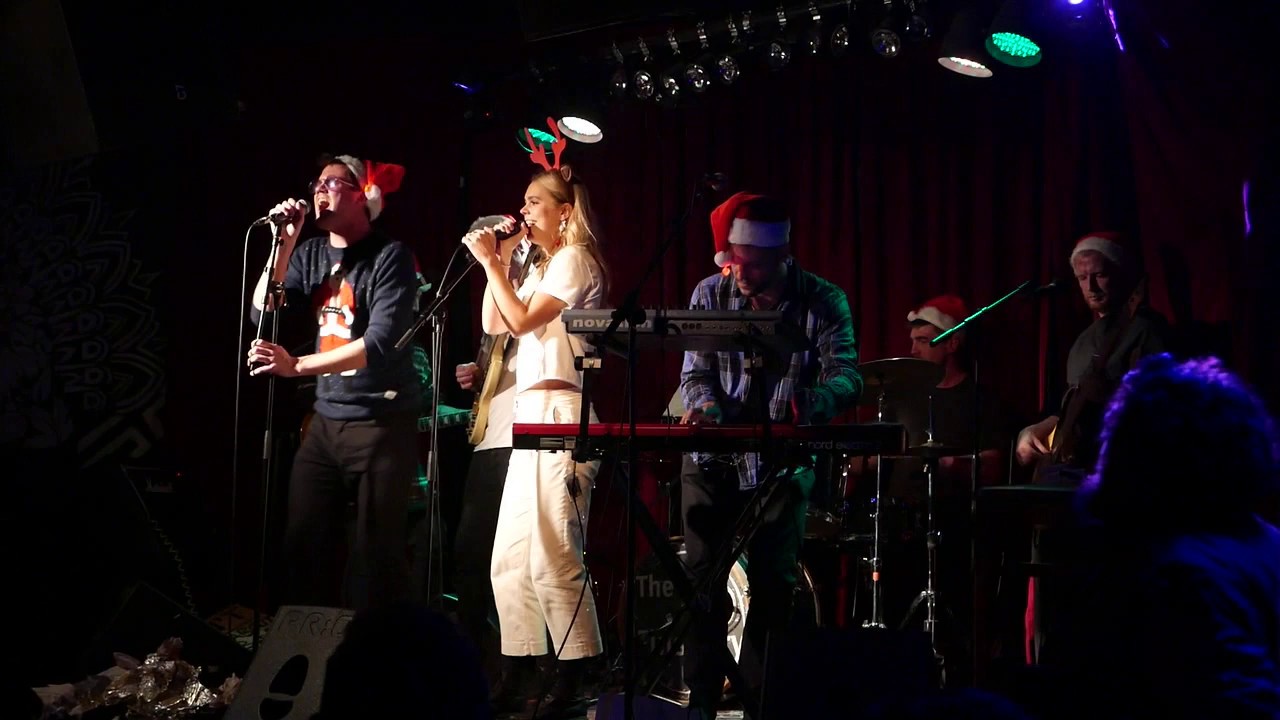 Merry Christmas Everybody! Sophie Green and the Jingle Bell Ends