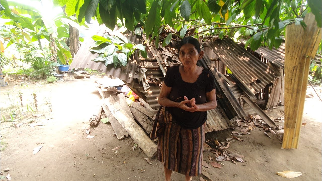 🔴 URGENTE 🔴 a esta abuelita en pobreza extrema se le destruyó su casita 🥺😔