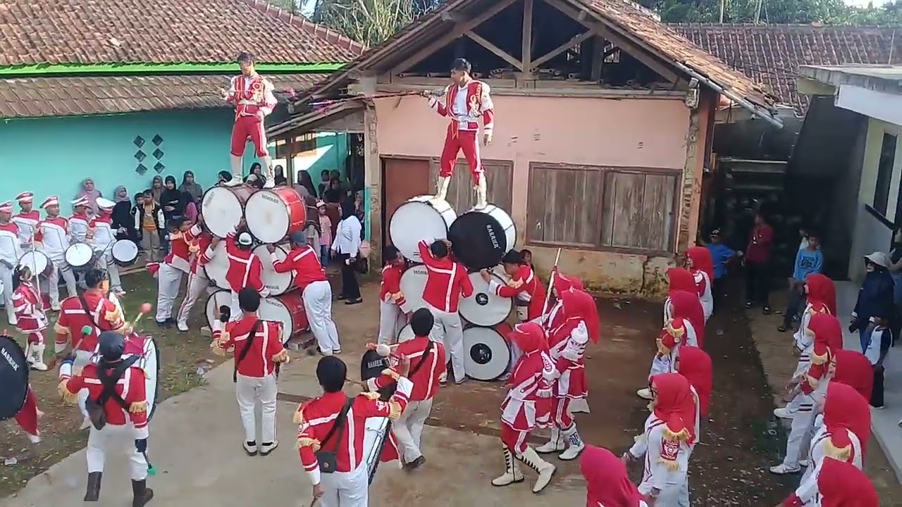 Atraksi drumband kawani