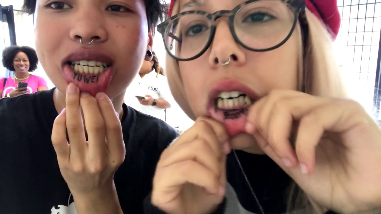 ON SE FAIT TATOUER LA LEVRE A NEW YORK!  - GLOOMYSARAH (VLOG + JEHOVINH)