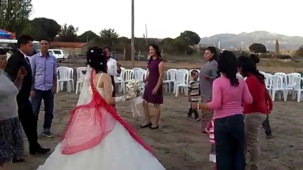 Gelin ve Damat Sürmeli Zeybeği oynuyor...