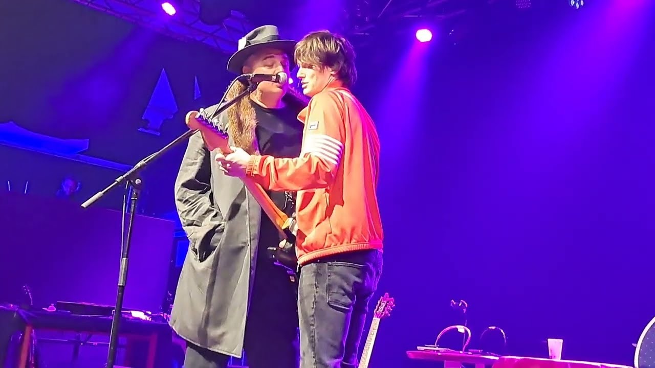 Jack Jones & Peter Doherty - Paradise Is Under Your Nose @ Essigfabrik Cologne 01.04.2023