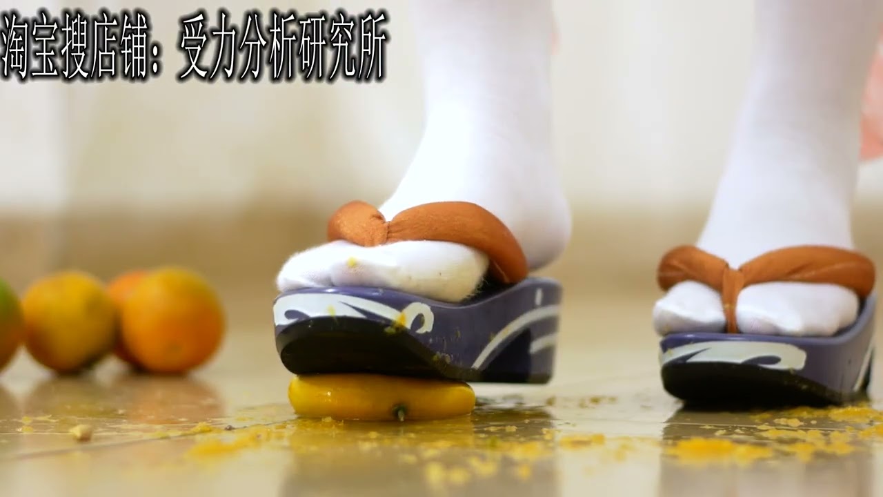 Chinese girl wear cosplay clogs crush Sangonomiya Kokomi [Genshin Impact]