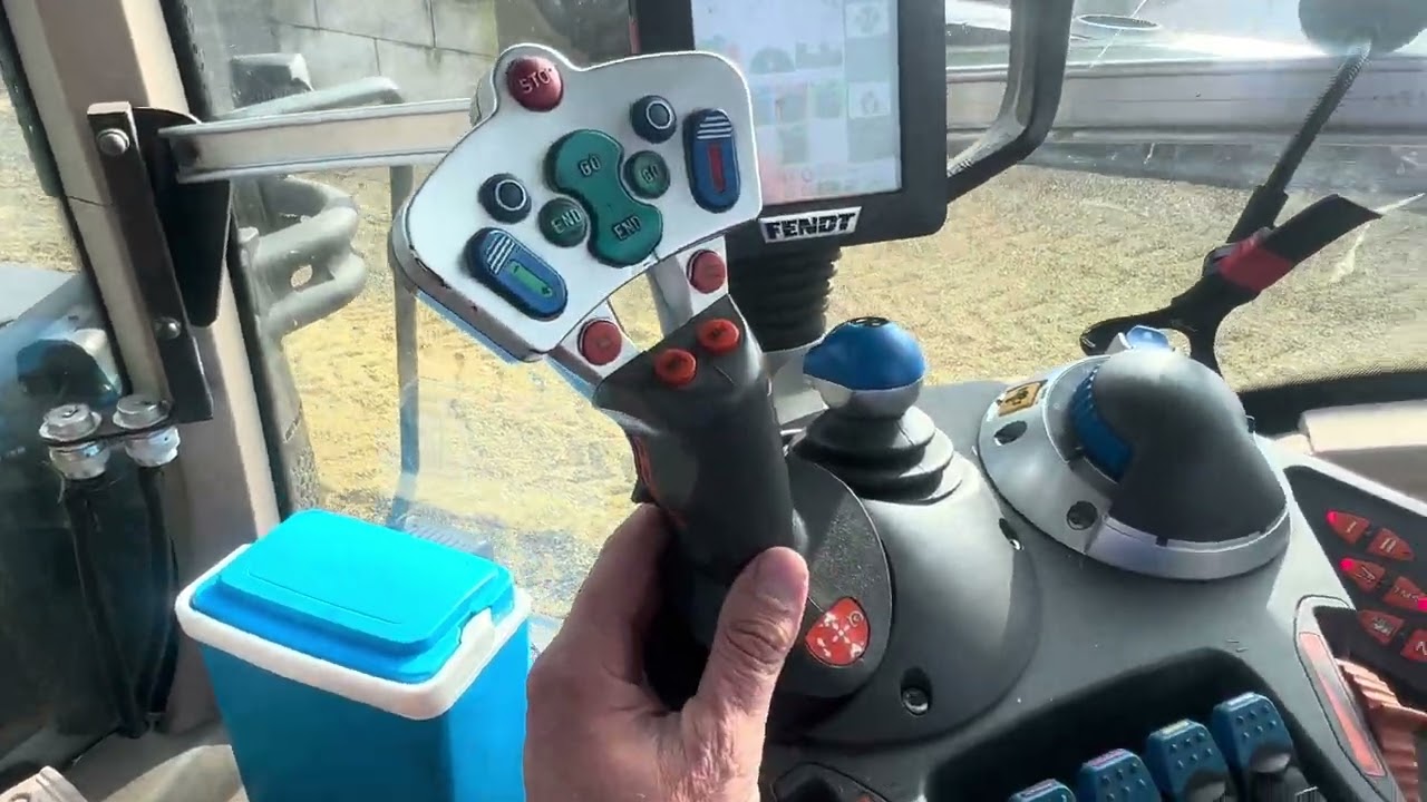 Fendt 930 en Fendt 514 C  op de mais bult jansen heeten