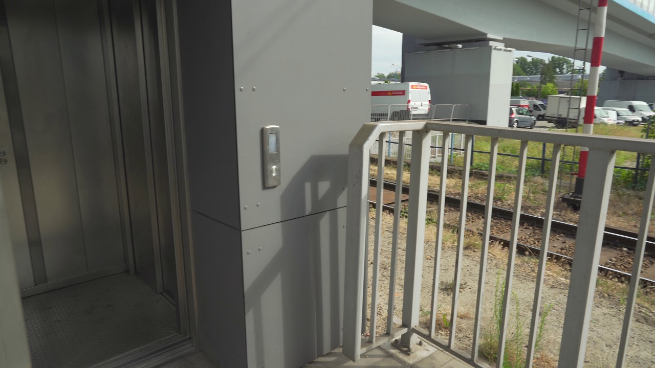 Poland, Krak&oacute;w, Dworzec Płasz&oacute;w Estakada train station, ZEMM DŹWIG OSOBOWY elevator