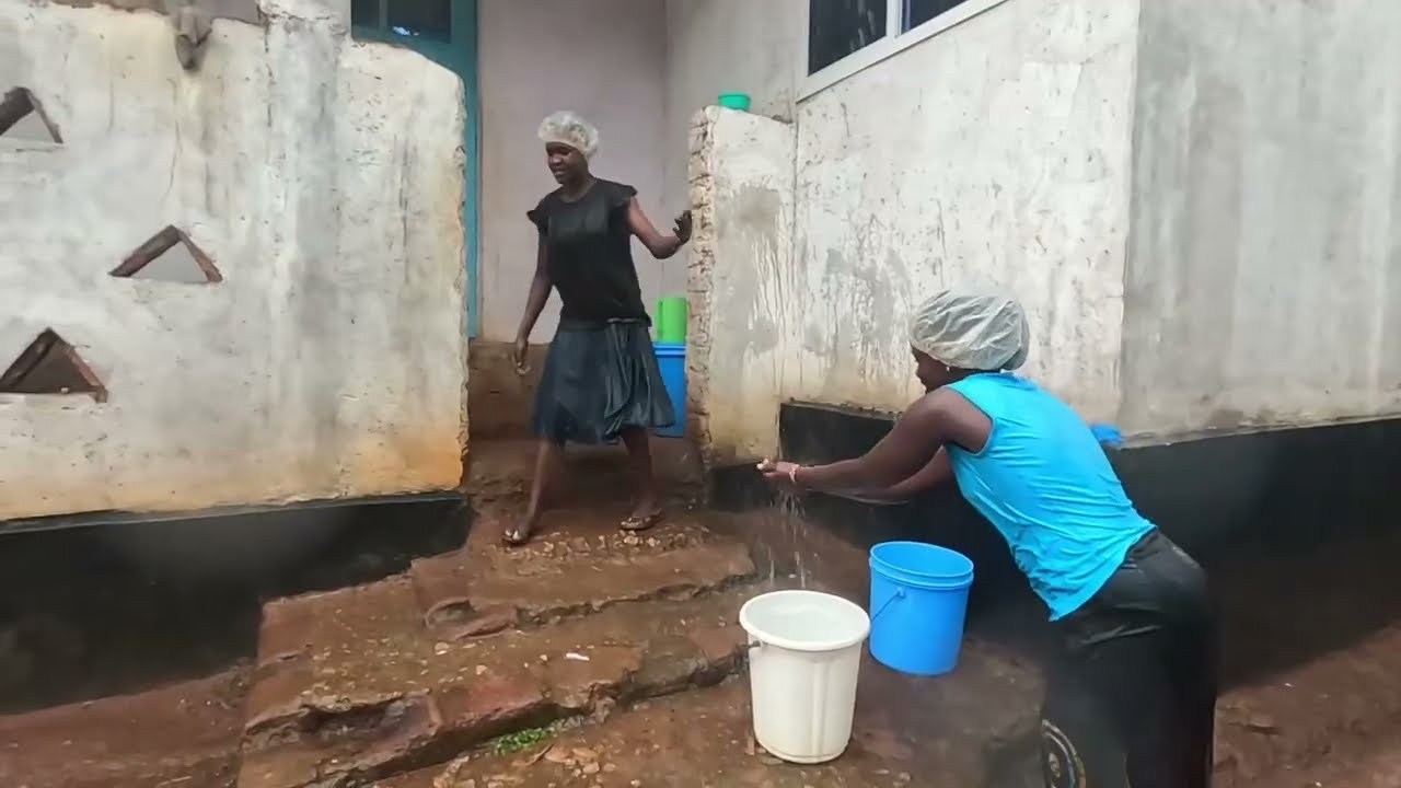 It's Raining 🌧 But We Must Cook || African Village Wives #cooking Delicious Porridge & Groundnuts 