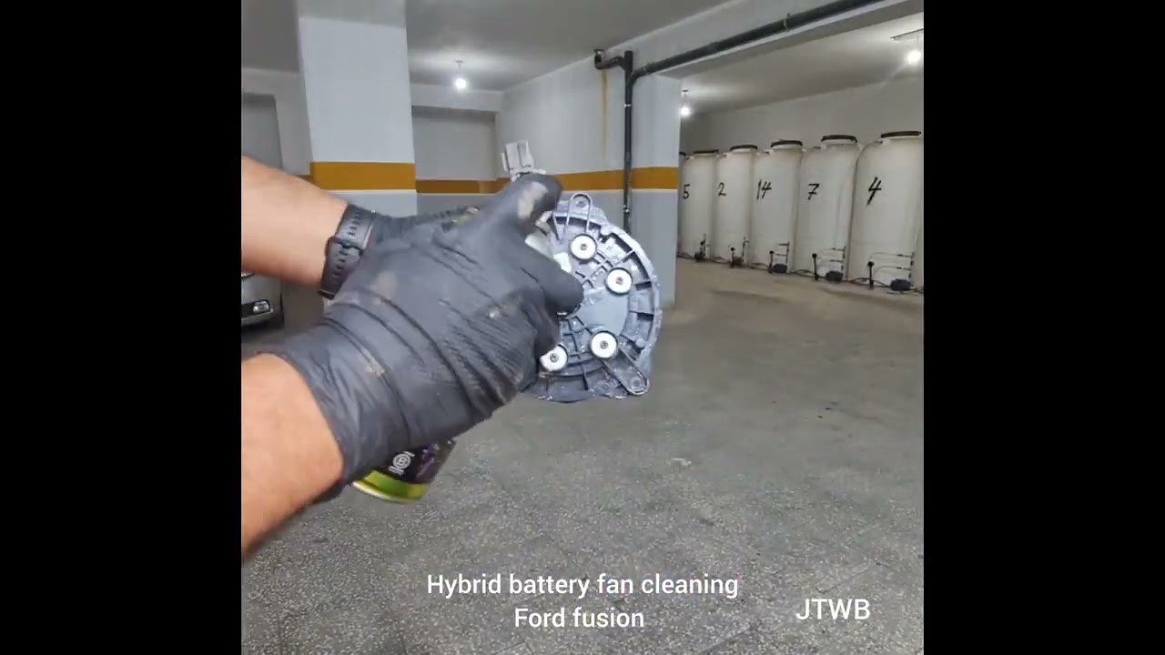 Hybrid battery fan cleaning - ford fusion 2015 JTWB تنظيف مروحة البطارية الهجينة