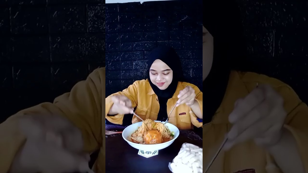 MIE AYAM PAKE BAKSO BOOM YANG ADA ISINYA DAN KERUPUK