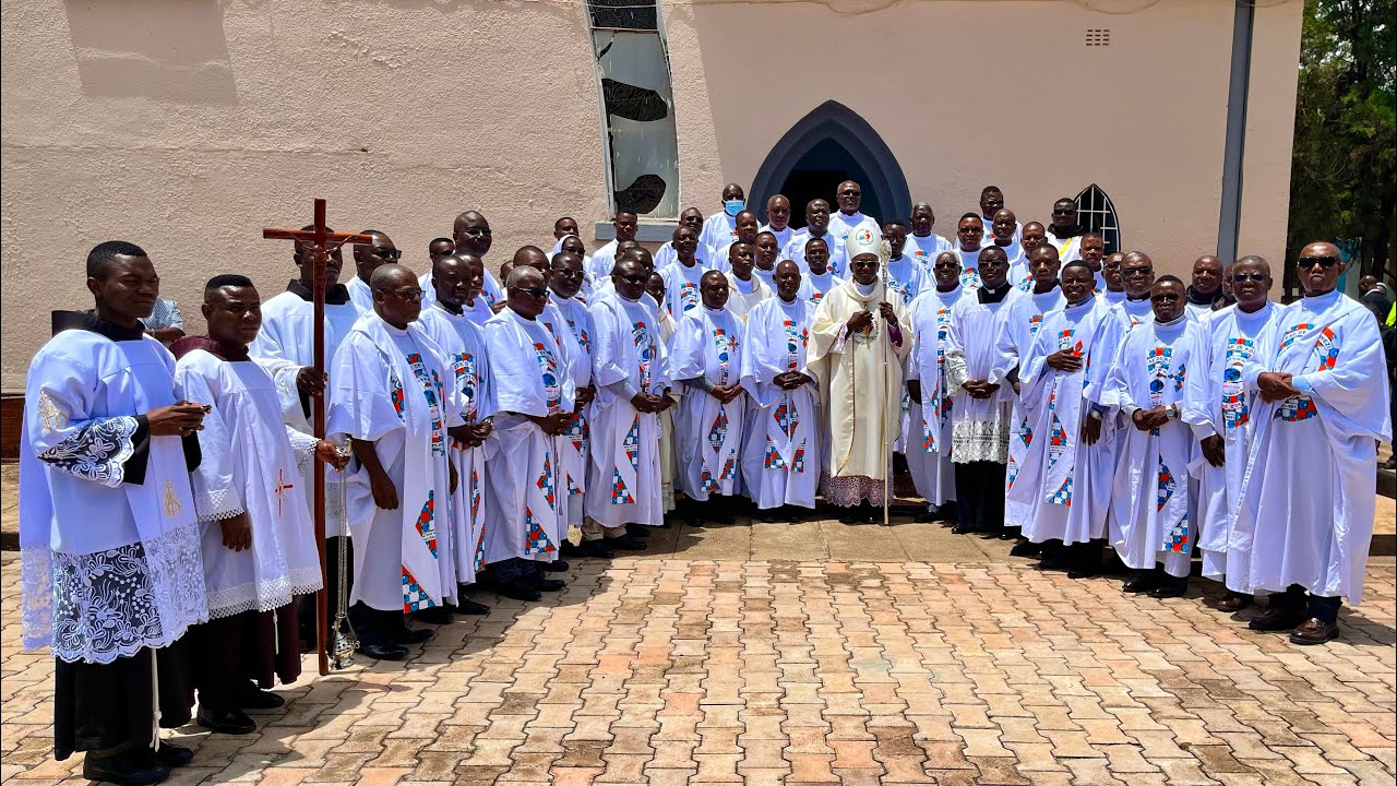 @Regard Sur le Diocèse de Kolwezi : CLOTURE DE L'ANNEE DU JUBILE ET LA FERMETURE DE LA PORTE SAINTE