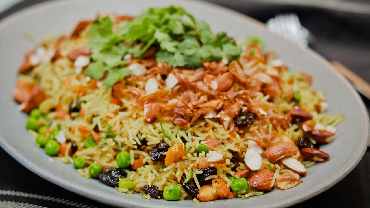 ข้าวผัดแซลมอน ลูกเกด และอัลมอนด์ : Salmon, Raisin & Almond Fried Rice : พลพรรคนักปรุง