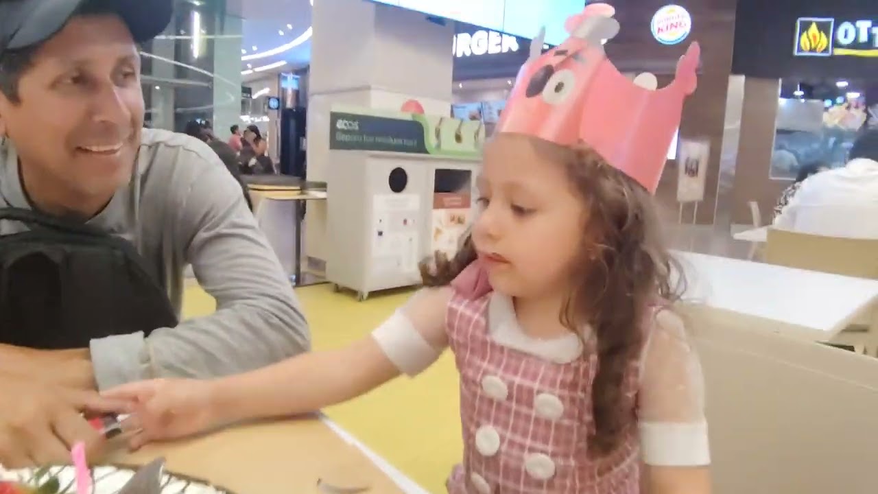 Recuerdos FMNK 2026 cumple 4 kitty en la rambla... Cantando