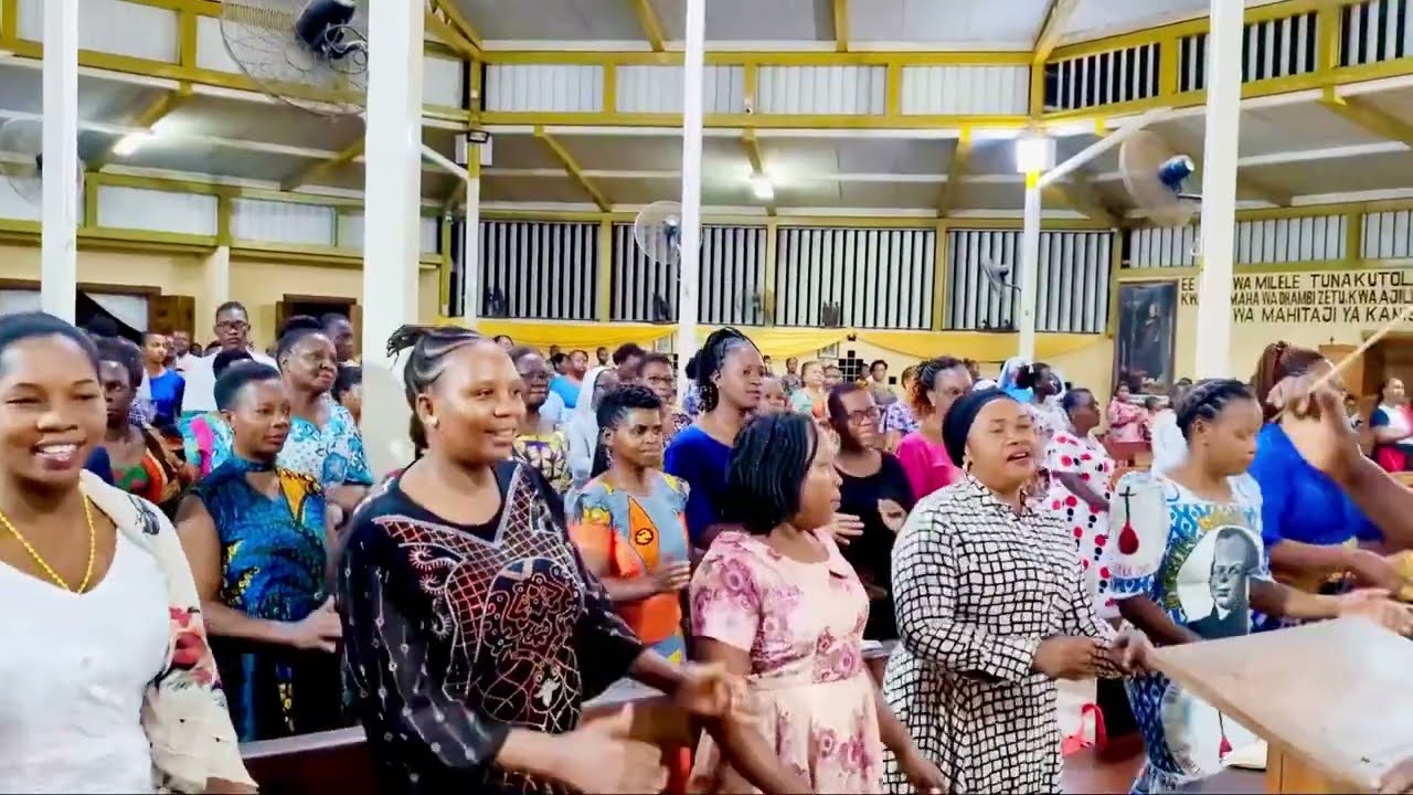 Kwaya ya Mtakatifu Gaspar del bufalo -Tazama Mungu ndiye