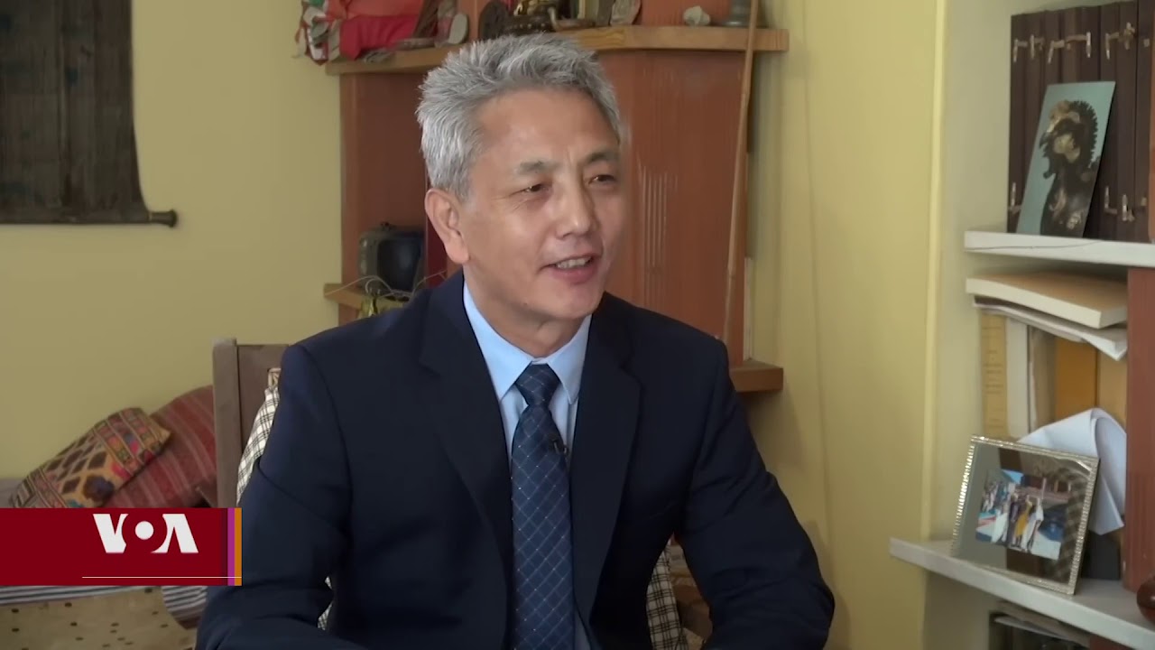 སློབ་དཔོན་མཁར་རྨེའུ་བསམ་གཏན་ལ་དམིགས་བསལ་བཅར་འདྲི་ཆ་ཚང་།