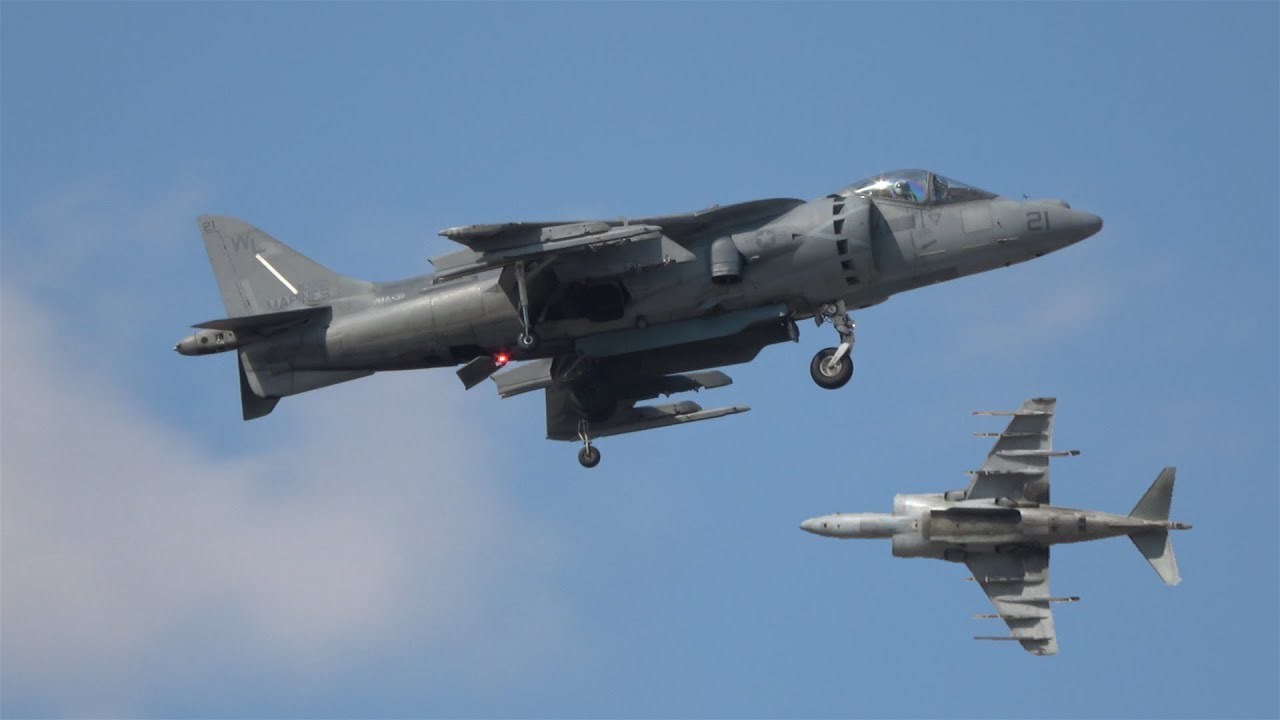 The 'VERY' loud AV-8B Harrier, Reno 2017