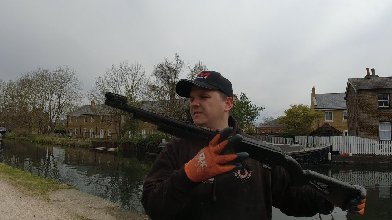 London magnet fishing a day out at Enfield Lock