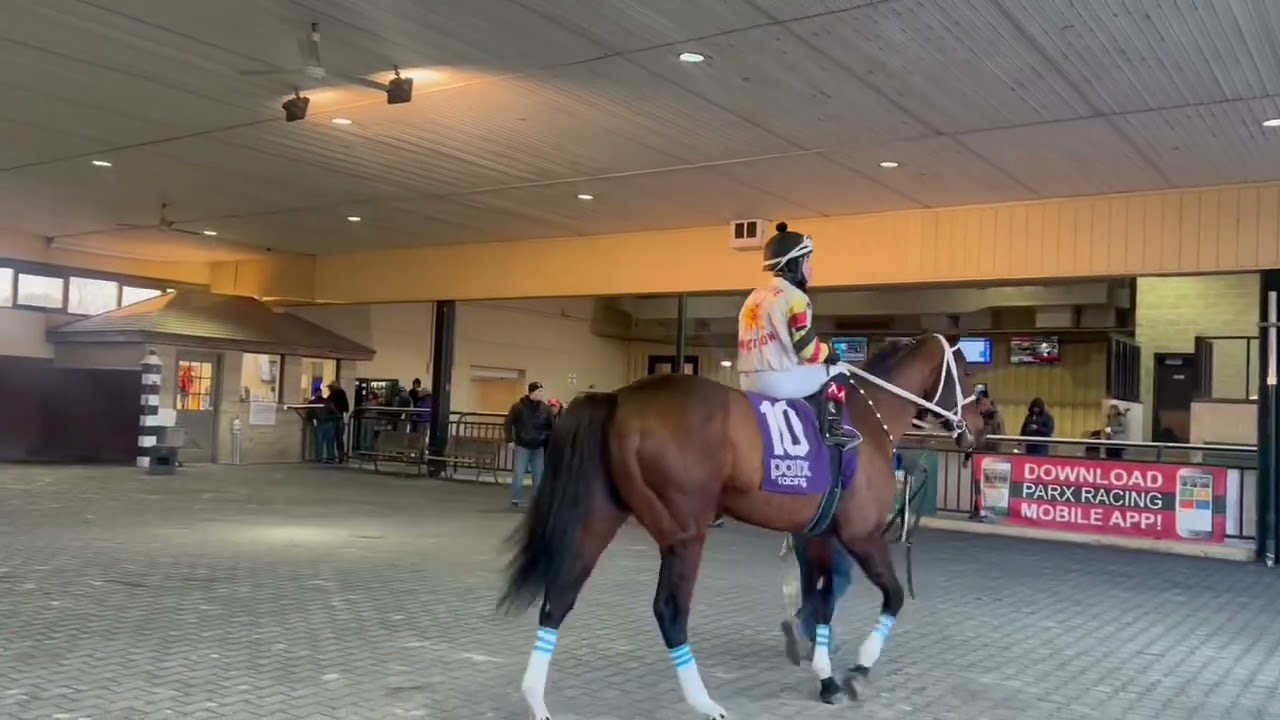 Warrior&rsquo;s Vow made a big move to win Tuesday&rsquo;s finale at Parx Racing