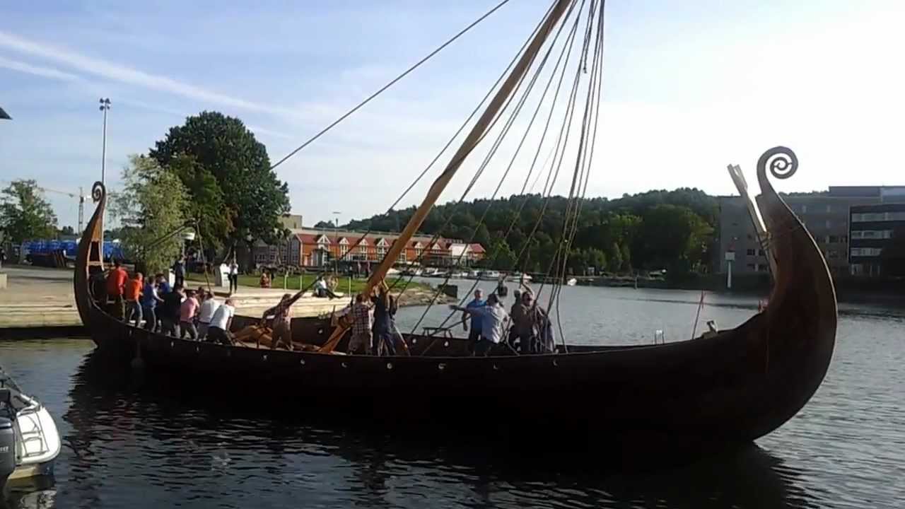 Osebergskipet. Mastheising fredag 18.08.2012.