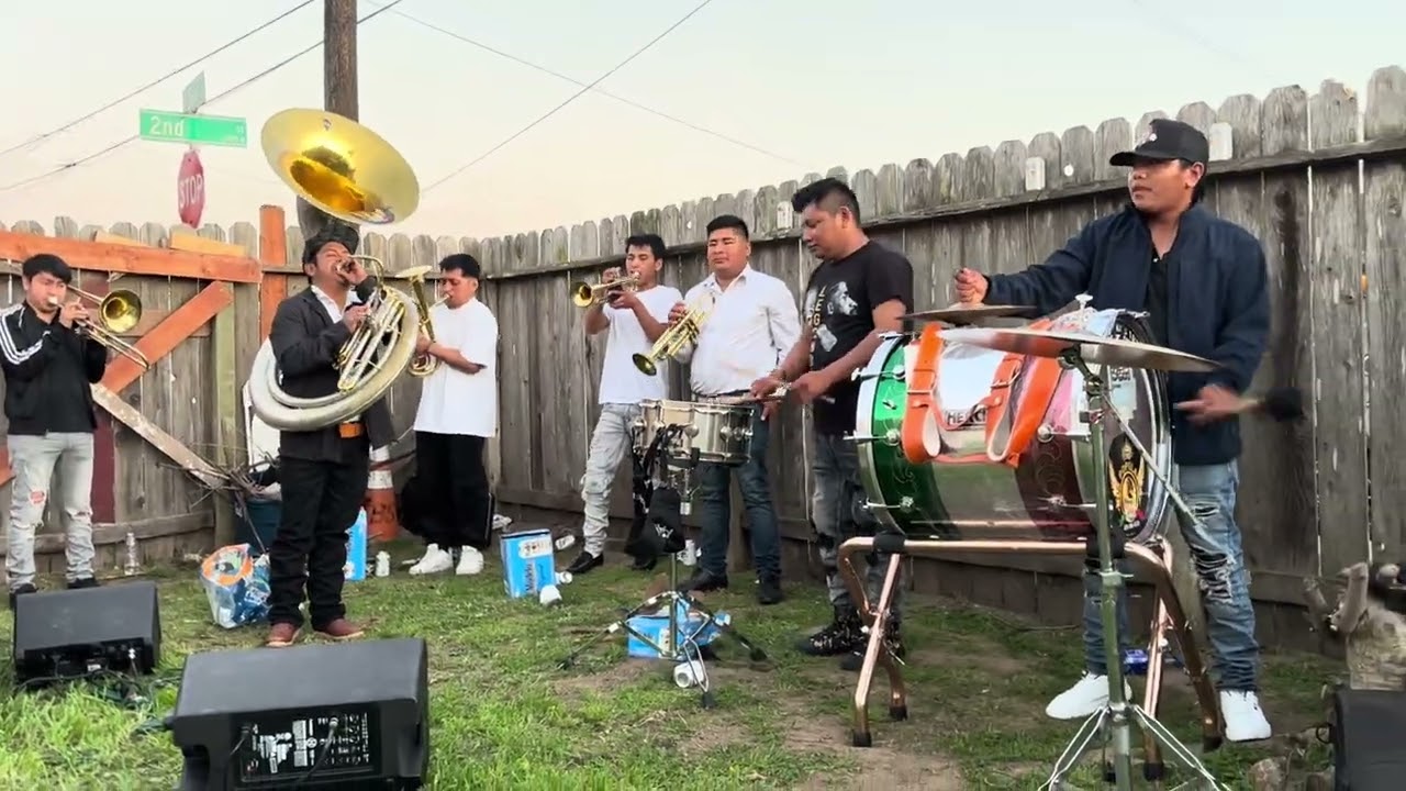 Banda los populares de Neftalí Alejandro algo viejitos 