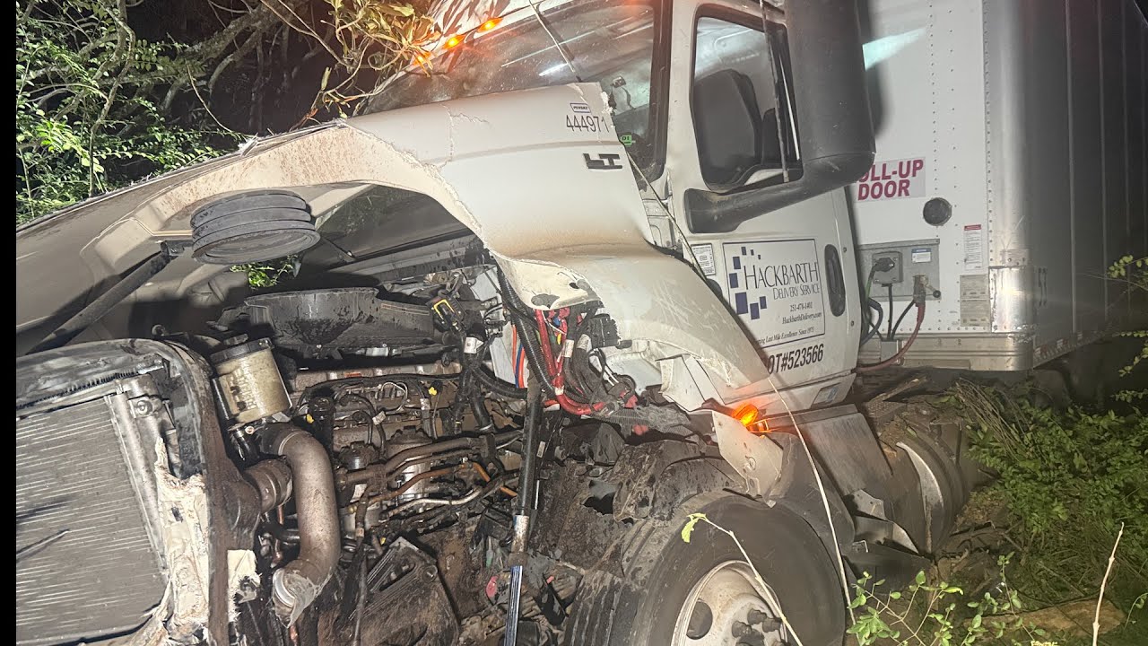 110925 18 WHEELER CRASH 105 AT DUCK CREEK